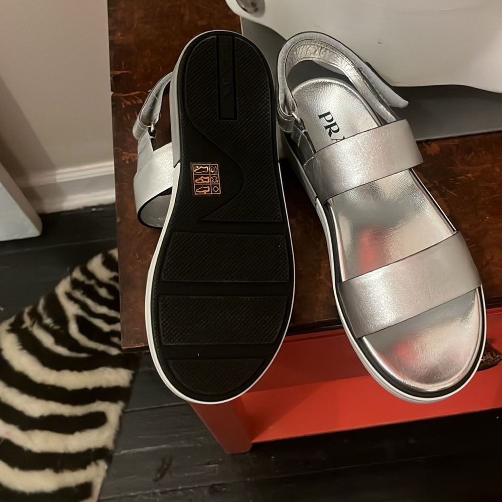 Prada leather sling back sandals size 8 - Picture 3 of 9